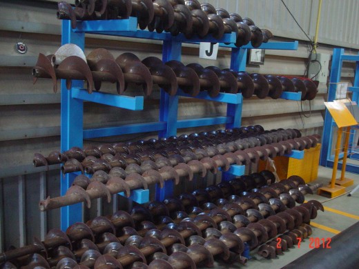 螺杆输送机在货架上组装和储存缩略图